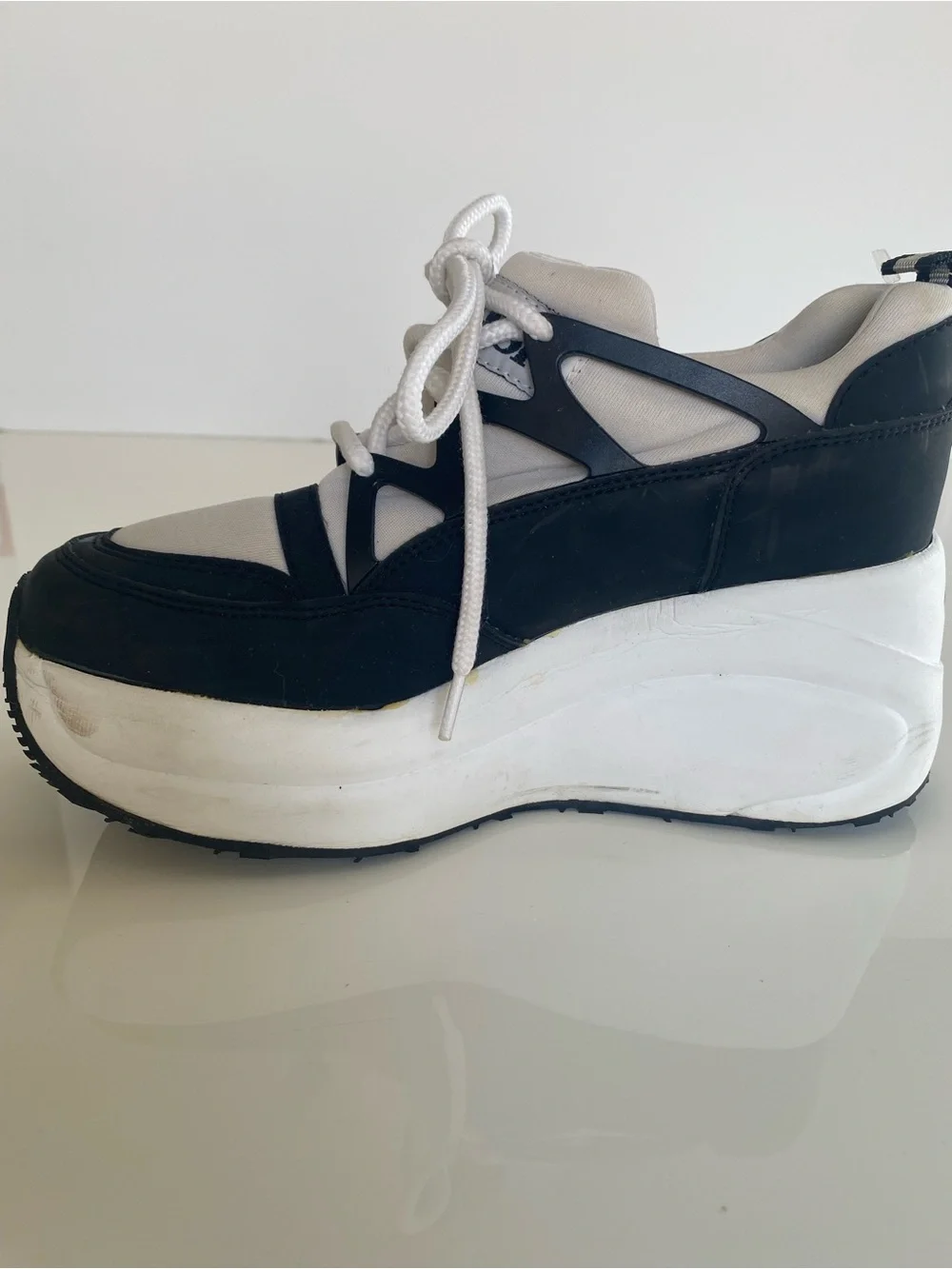Rare Vintage Y2K Splash Platform Sneakers 8 Black & White